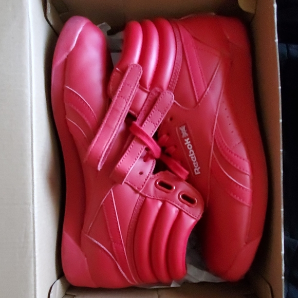 Reebok Shoes - Red hi top Reebok Classic